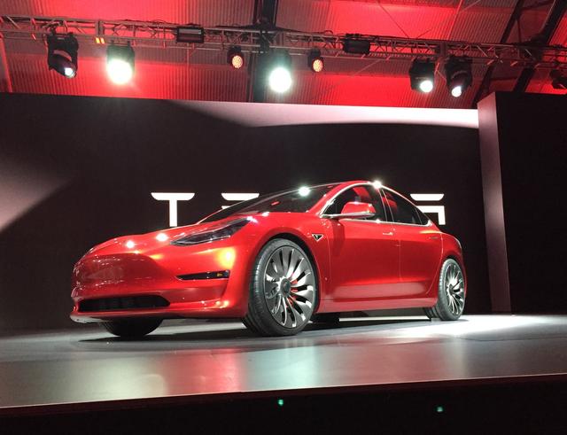 特斯拉Model 3预定量超37万辆 1.2万订单被砍