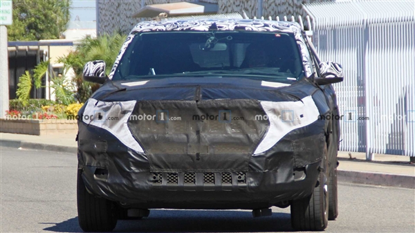全新一代Jeep大切诺基曝光：换装2.0T 基于阿尔法·罗密欧平台打造