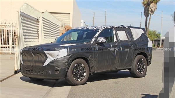 全新一代Jeep大切诺基曝光：换装2.0T 基于阿尔法·罗密欧平台打造