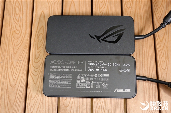 华硕ROG G21CX主机图赏：小机箱塞入i9-9900K+RTX2080